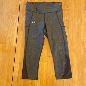 Grey Under Armour Capri Leggings Size Medium